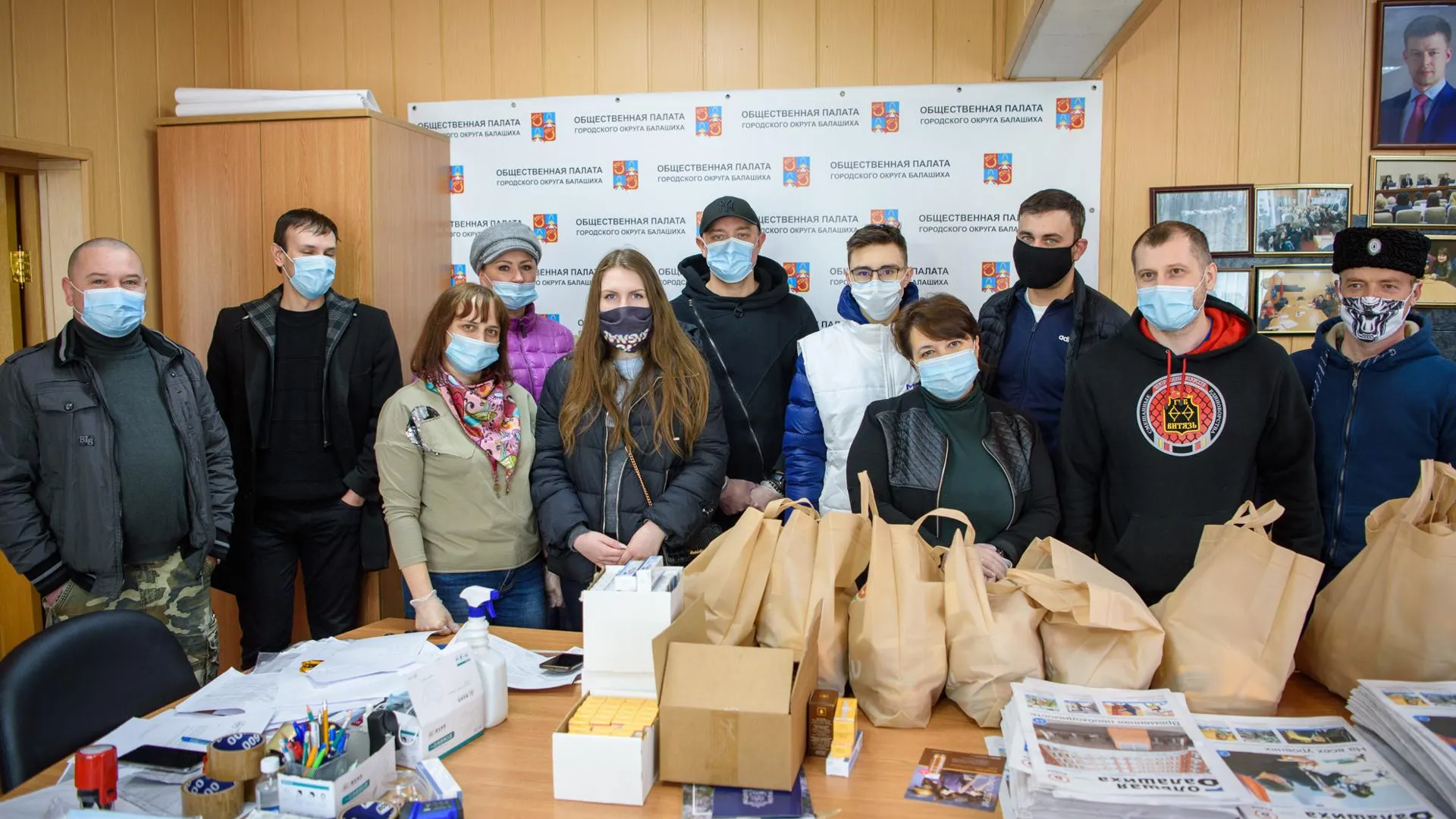 Волонтеры раздали 200 пасхальных куличей малообеспеченным семьям Балашихи