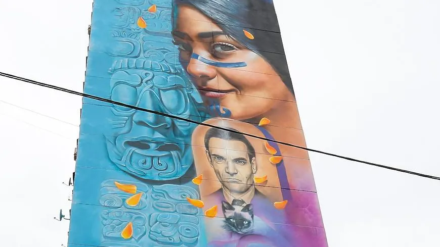 Мексиканский художник создал мурал девушки из племени майя на фасаде дома в Балашихе