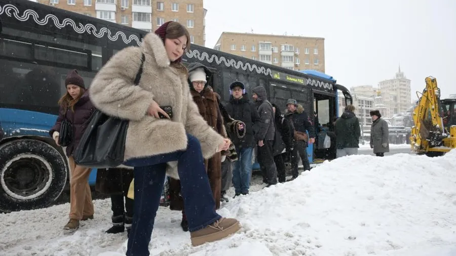 В Москве усиливают работу транспорта в экстремальных погодных условиях