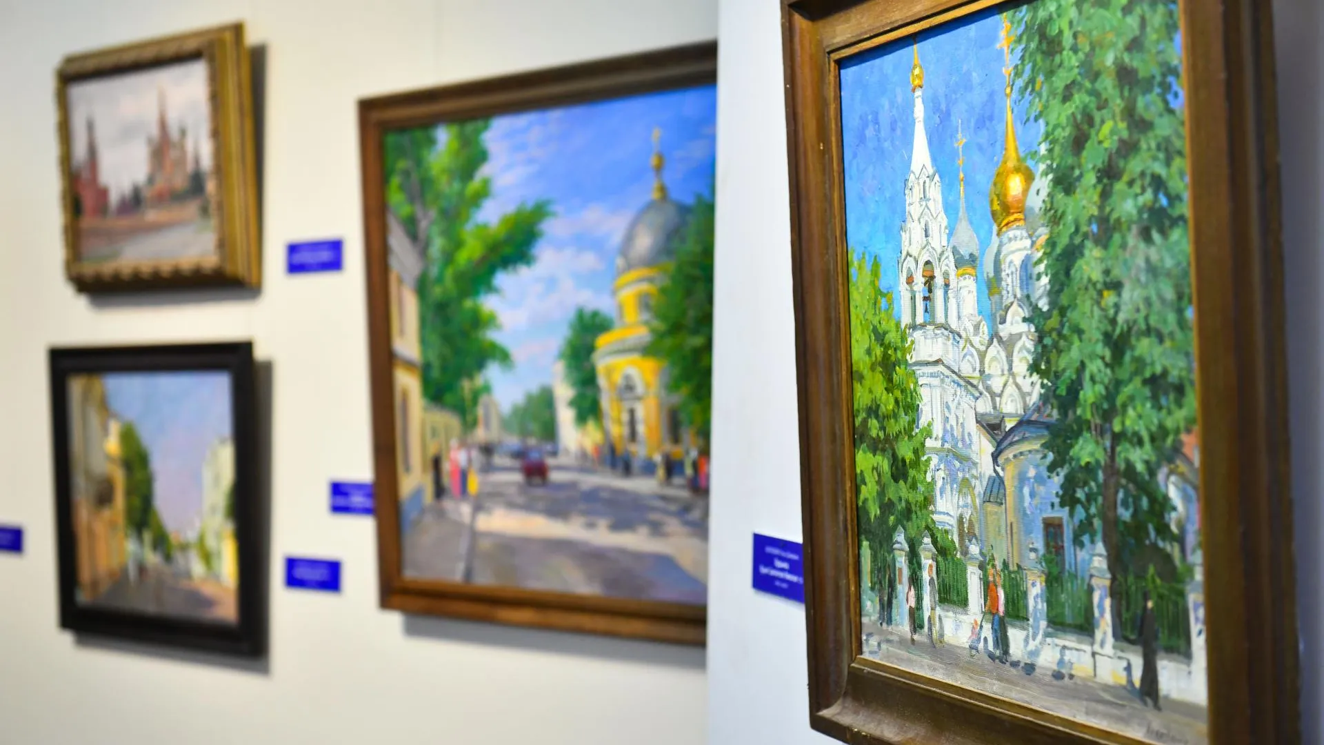 В Химках открылась выставка живописи Эльзы Хохловкиной