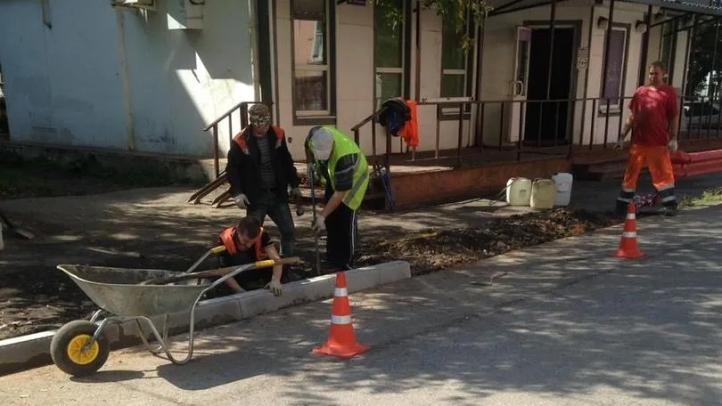 Тротуар огородят от машин в микрорайоне Климовск Подольска