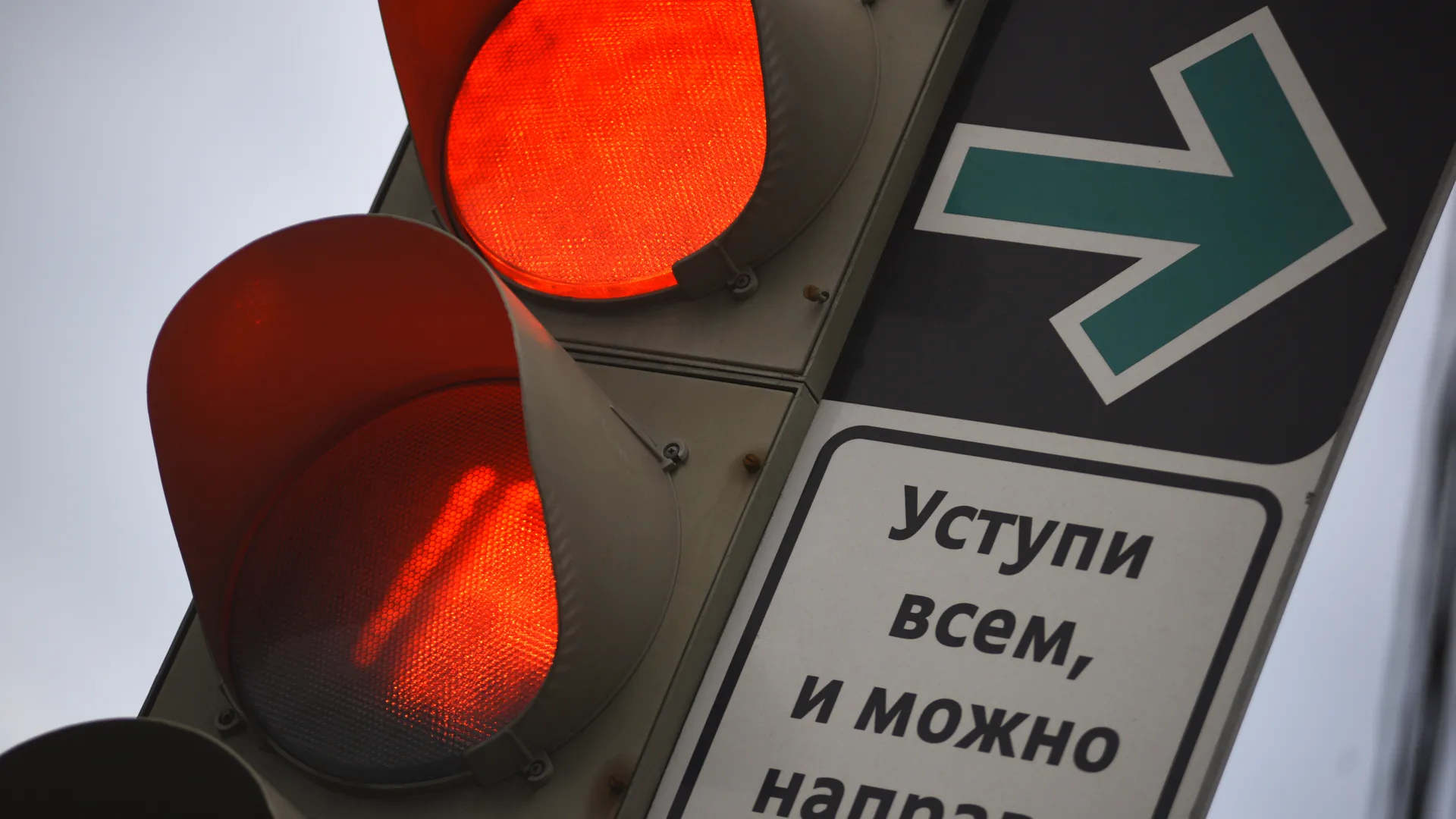 Задавивший людей в Екатеринбурге автобус проехал перекресток на красный свет