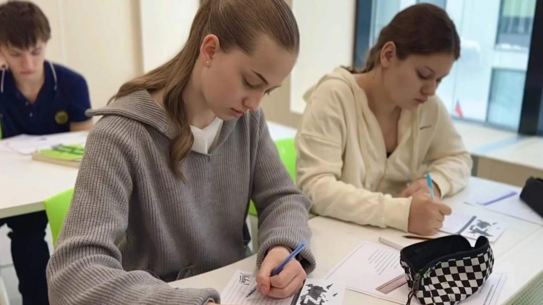 Школьники Одинцово написали письма героям-интернационалистам