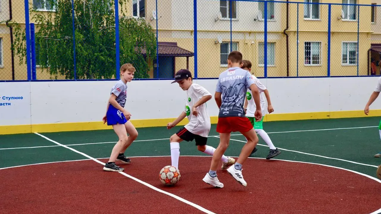В Новом Ступине торжественно открыли спортивную площадку