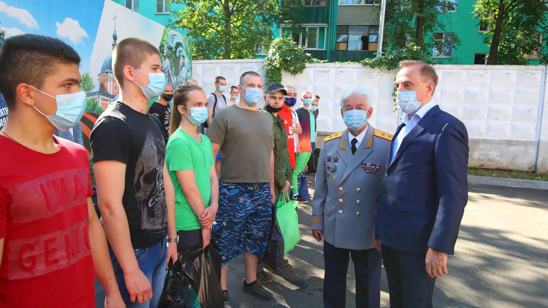 Более 40 новобранцев из Люберец проводили в ряды Вооруженных Сил России