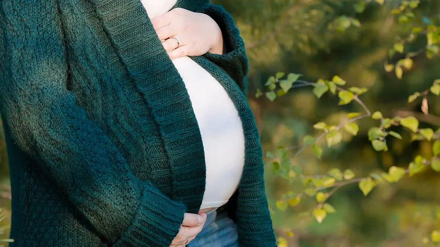 Должно стать нормой: россиян призвали рожать детей сразу после 18-летия