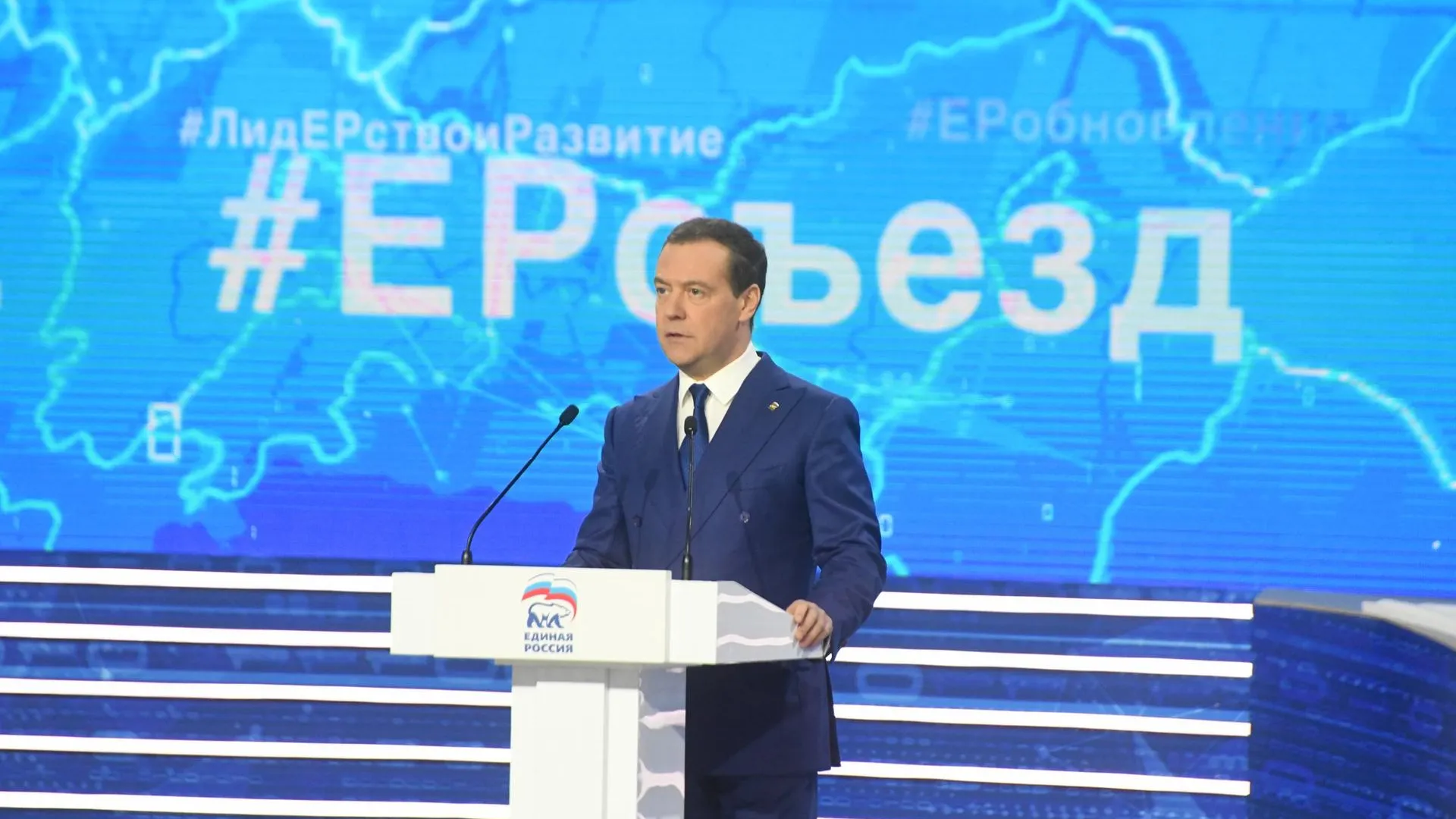 Медведев считает, что «Единой России» требуется обновление