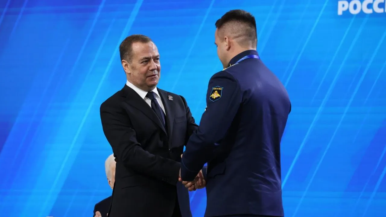 Участник СВО из Подмосковья получил партбилет на съезде «Единой России»