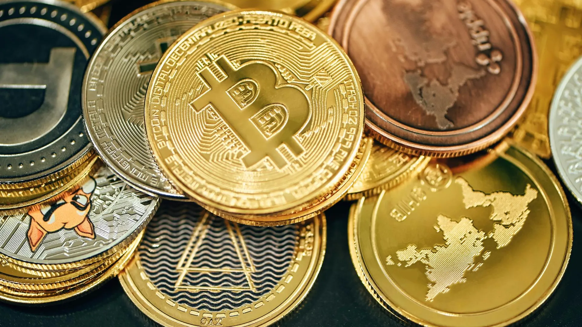 Геополитическая напряженность влияет на фондовый рынок и криптовалюты