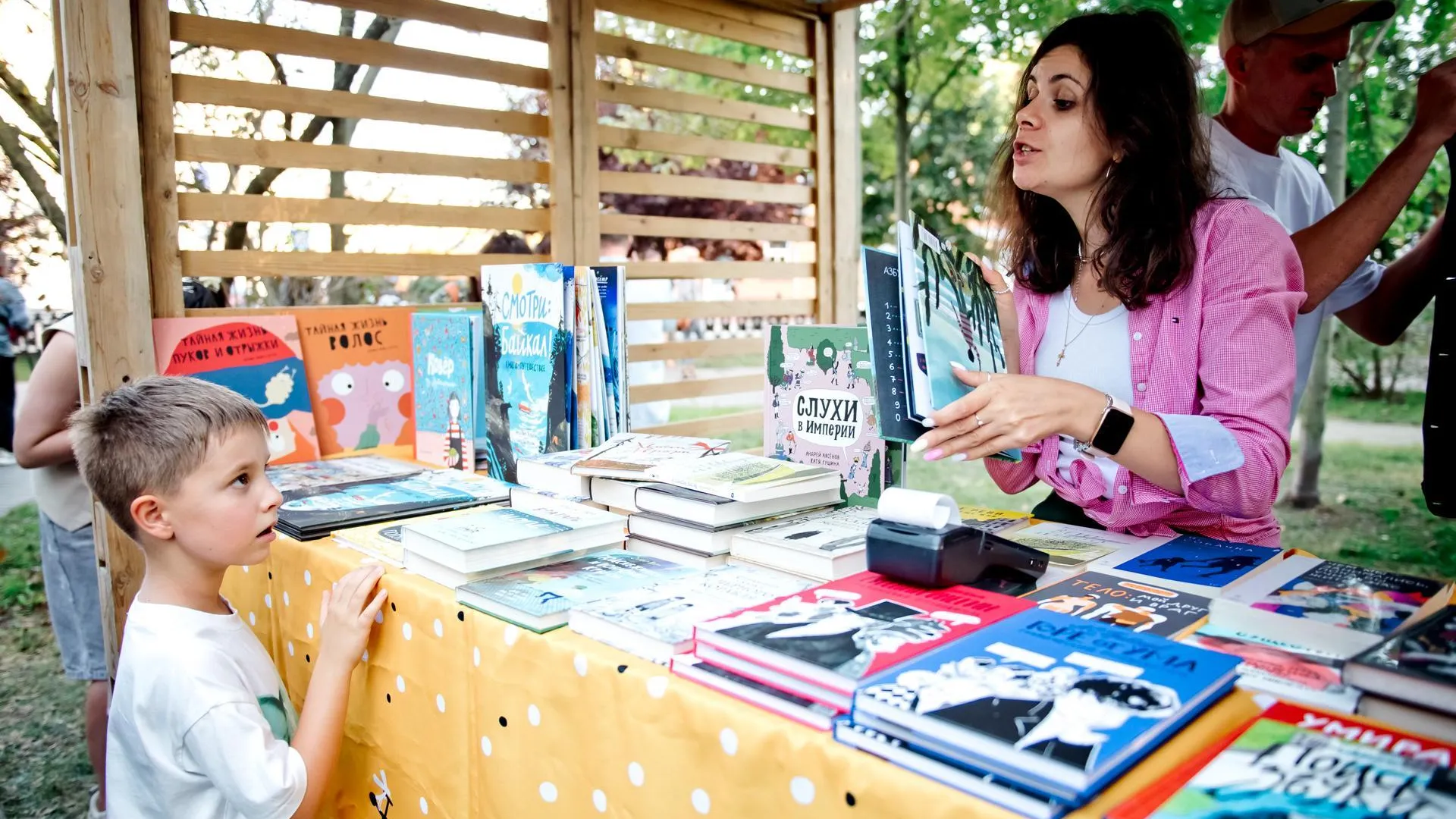 Более 15 тыс человек посетили яблочно-книжный фестиваль в Коломне