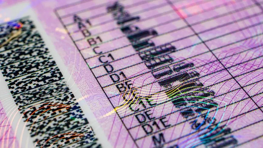 ГАИ напомнила водителям о том, что в 2025 году пора менять права