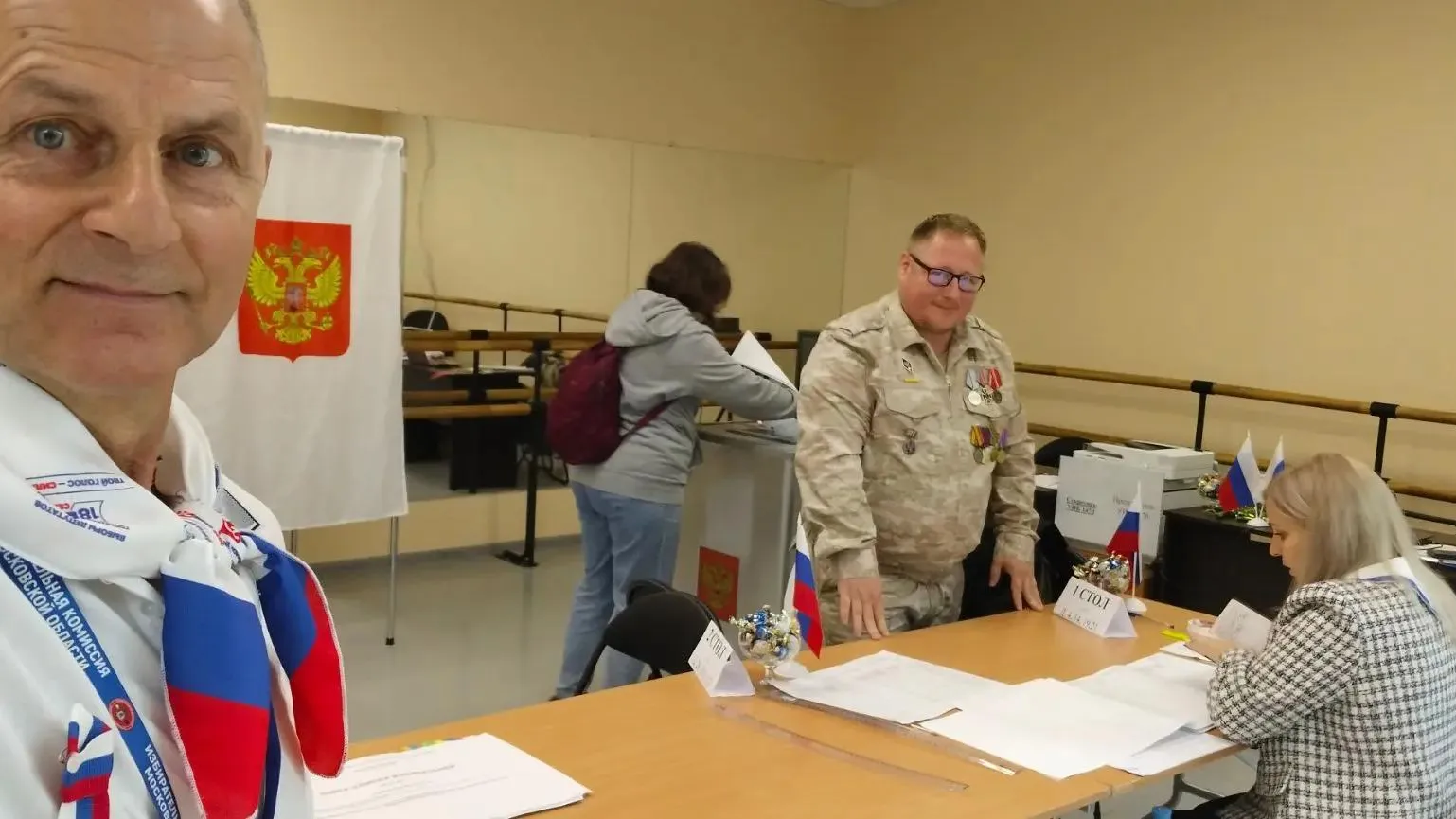 Жители Люберец голосуют на выборах депутатов Госдумы и Мособлдумы