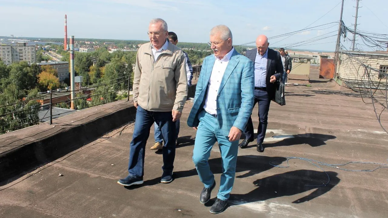 Депутат в ходе проверки выявил недостатки в капремонте жилого дома в Подольске