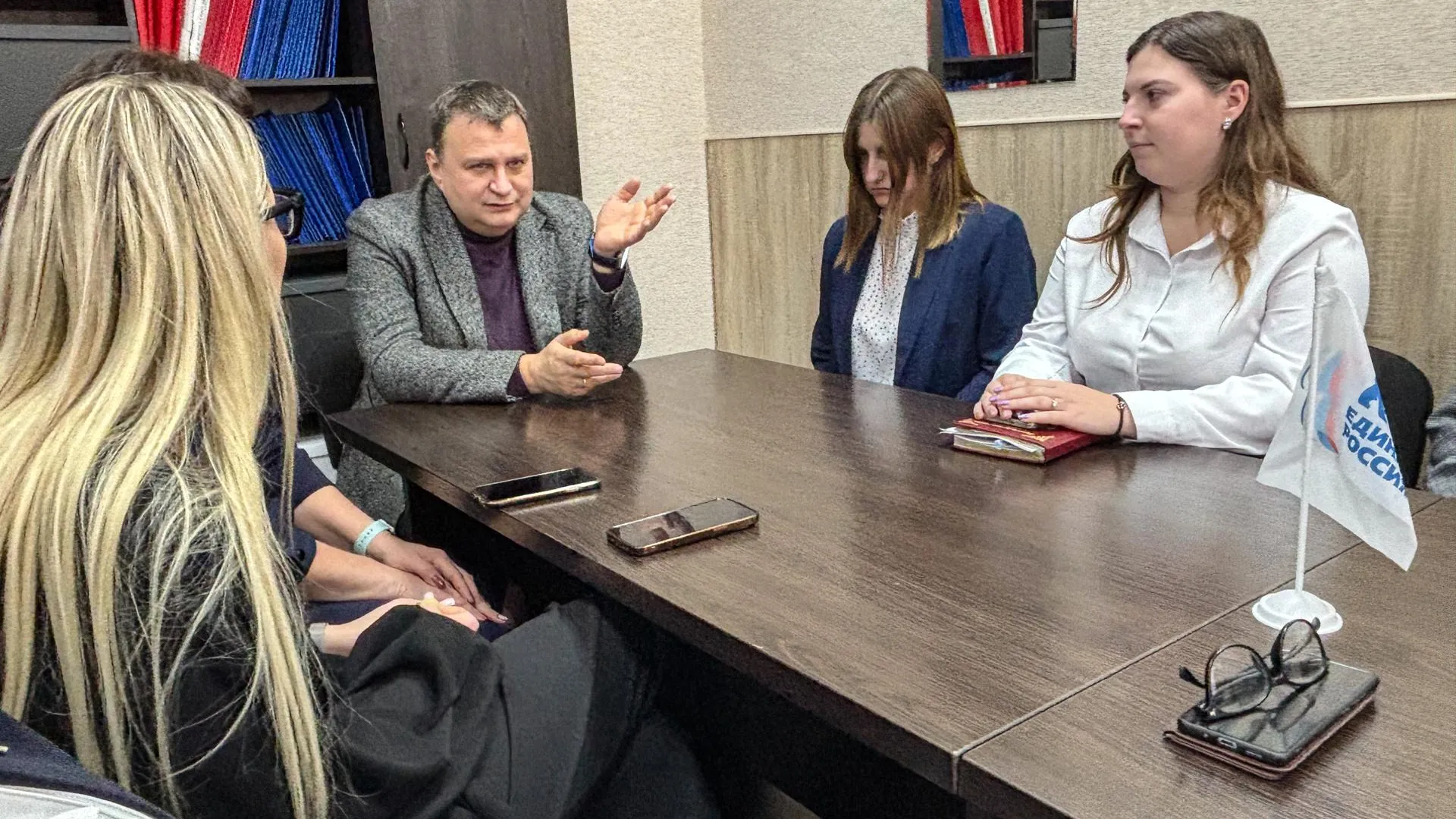 Депутат Мособлдумы провел встречу с активом первичного отделения в Лобне