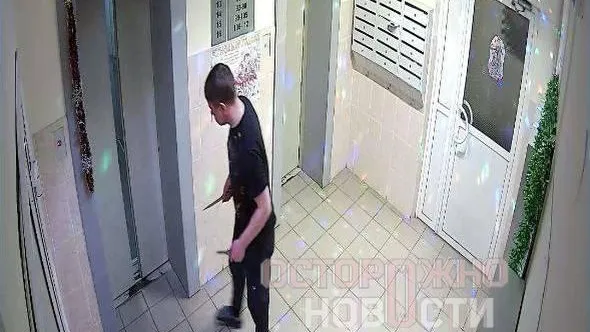 Хотел изгнать «чертиков»: тюменец ворвался в квартиру соседа и порезал его ножом