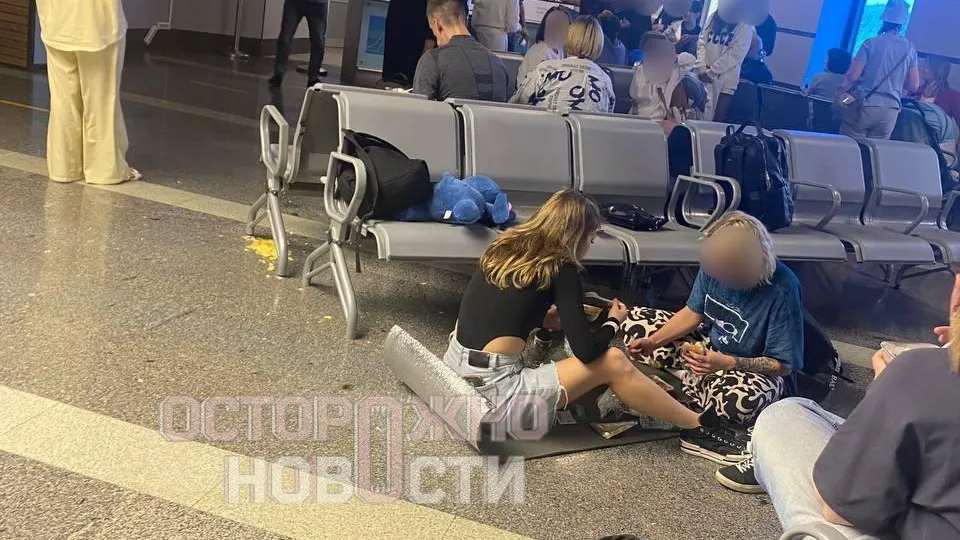 Коллапс продолжается: люди уже несколько суток ждут вылета в аэропорту Сочи