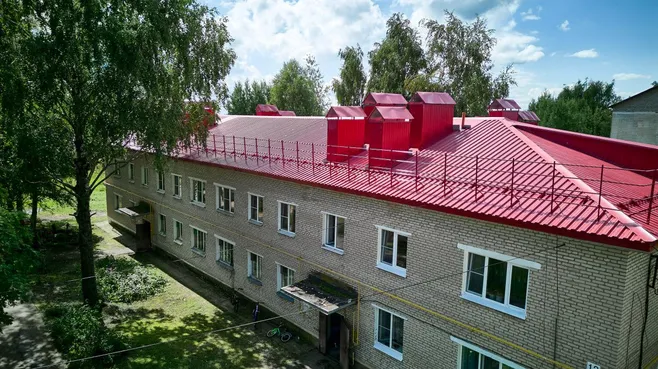 В Подмосковье усиливают защиту деревянных крыш при капремонте