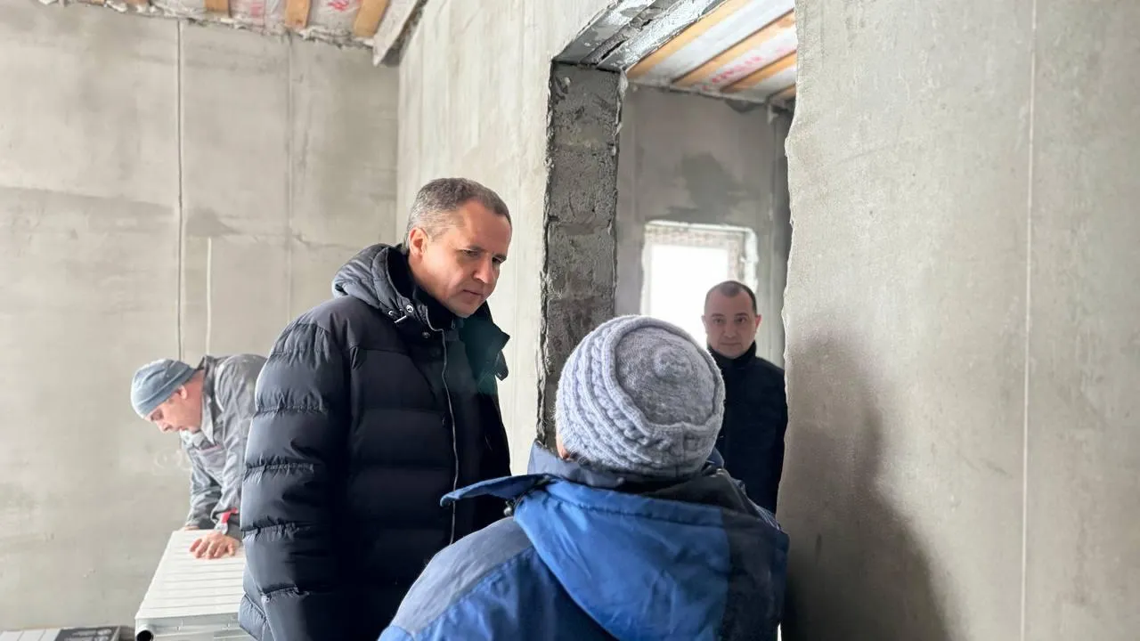 Гладков посетил места вчерашних ночных обстрелов в Шебекине