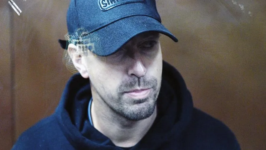 Книгу блогера Алекса Лесли «Жжизнь без трусов 2.0» продавали на маркетплейсе