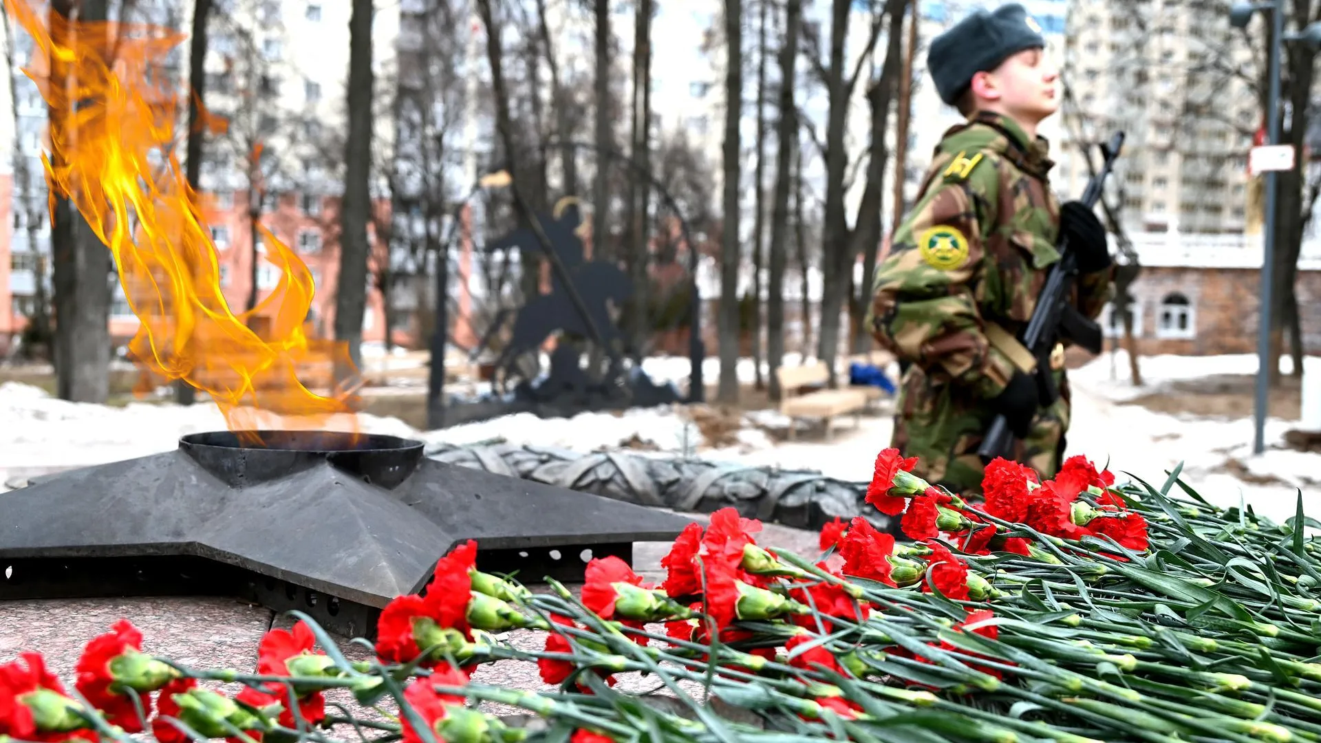 Памятный митинг состоялся на Аллее Славы в Ленинском округе