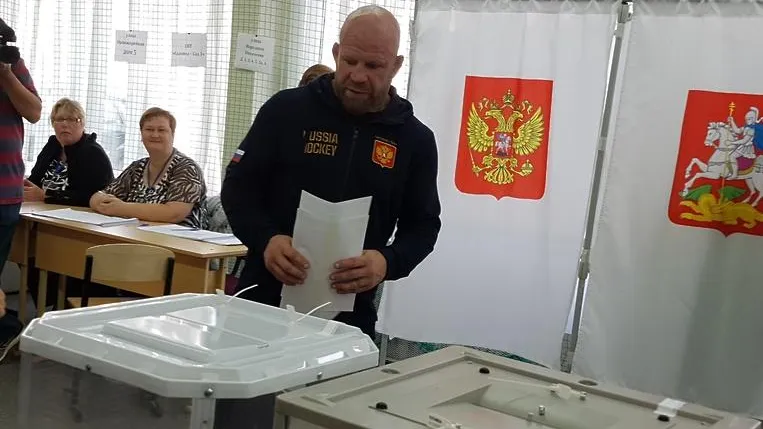 Боец ММА Джефф Монсон проголосовал на выборах губернатора в Красногорске