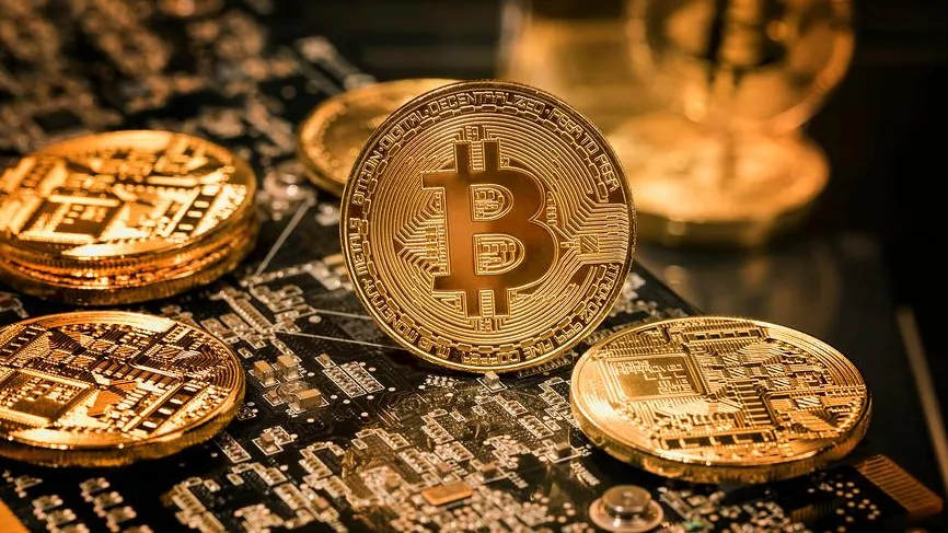 Аналитик Ли пояснил, почему курс биткоина снижается после указа Трампа
