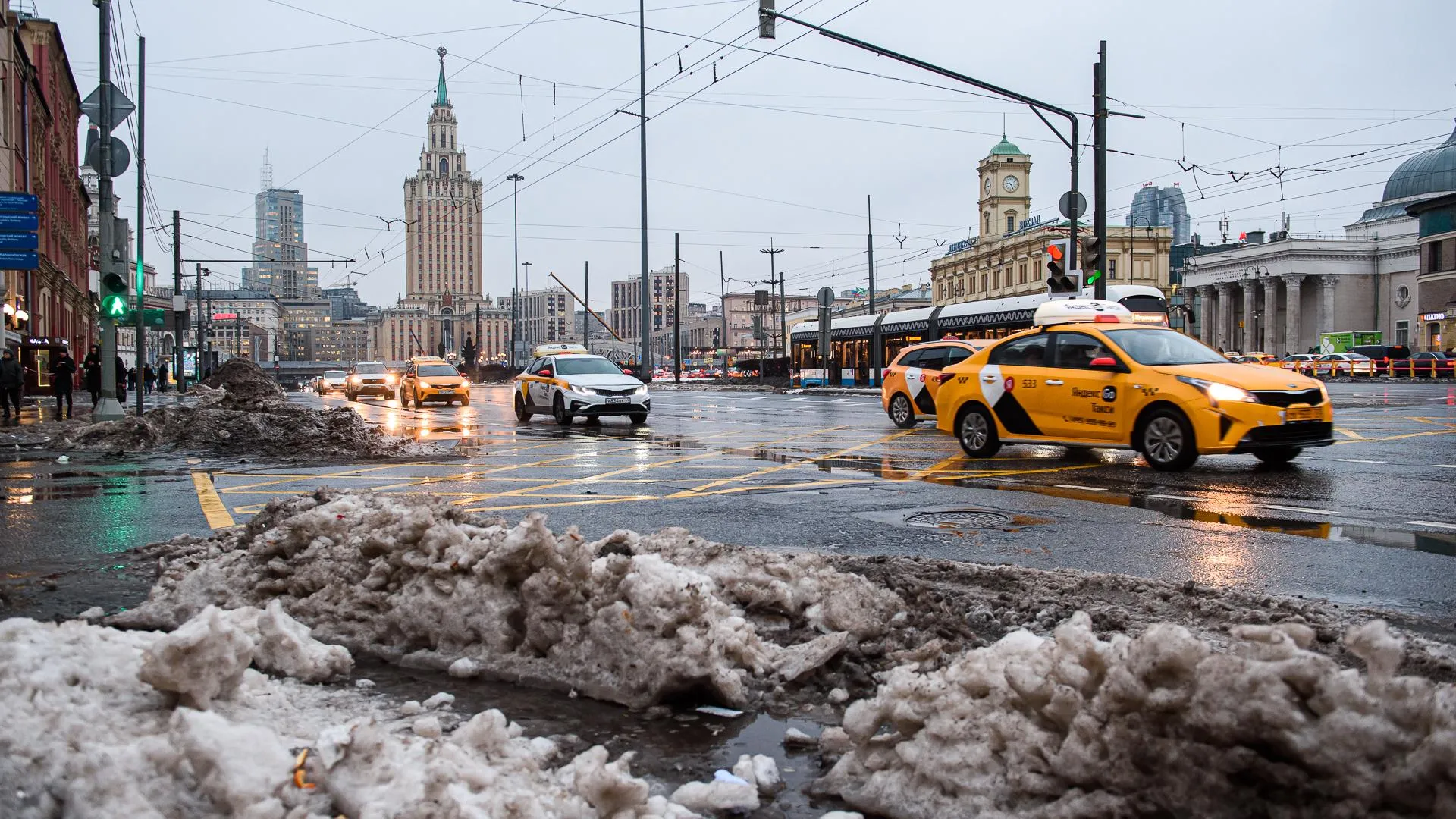 Дождь и оттепель ожидаются в Москве 23 февраля