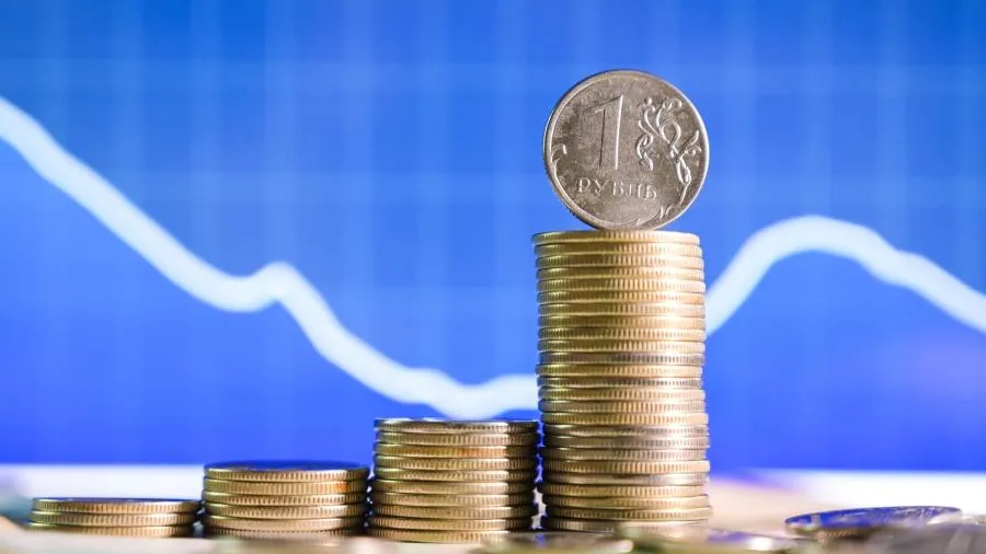 Почему летом 2025 года рубль будет слабеть: мнение экспертов