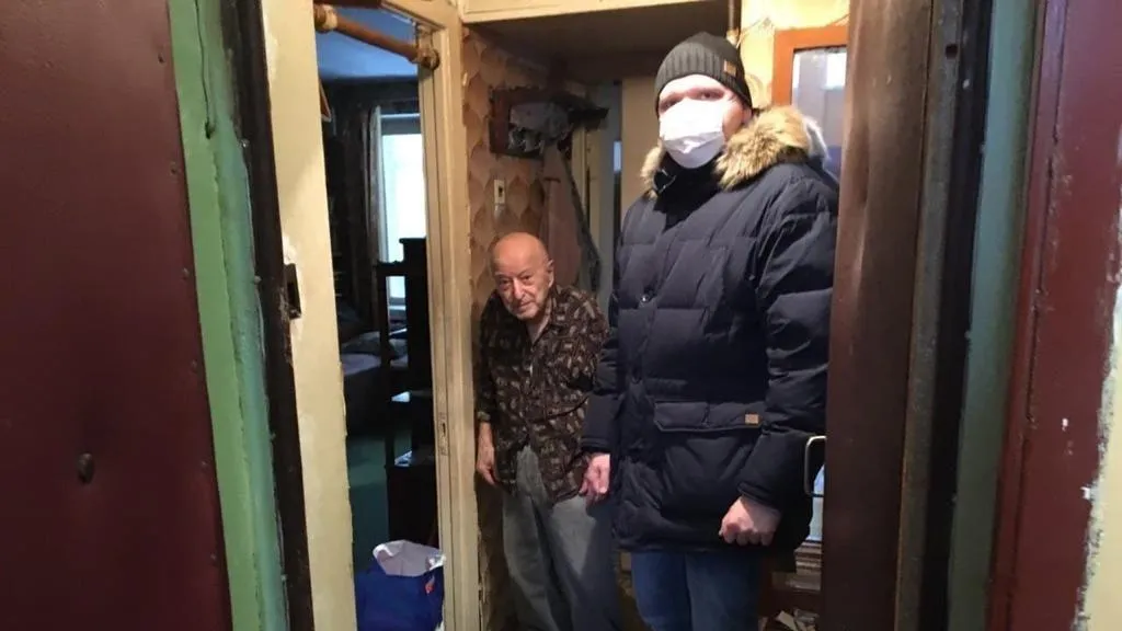Волонтеры оказали помощь 100‑летнему ветерану ВОВ из Балашихи