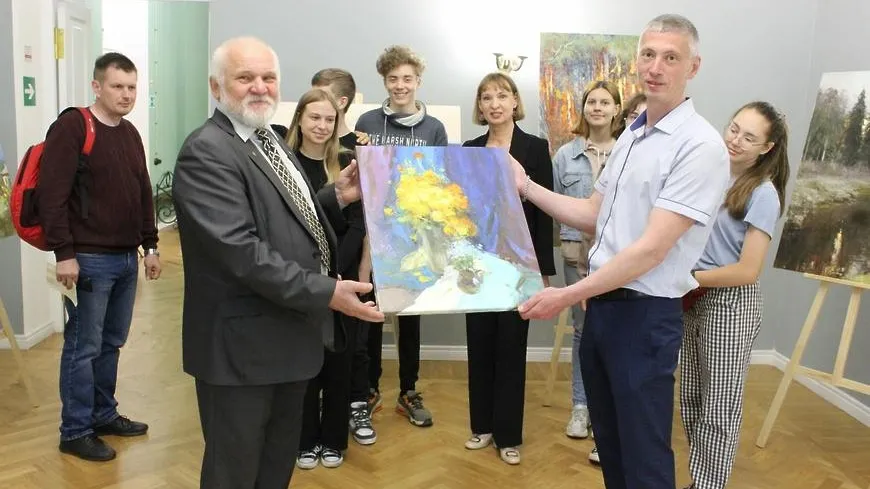 Художники подарили выставочному комплексу в Красногорске одну из своих картин