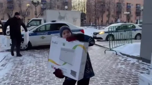 Глава IBA Кремлев передал жителям Климовска свыше 1,5 тыс обогревателей