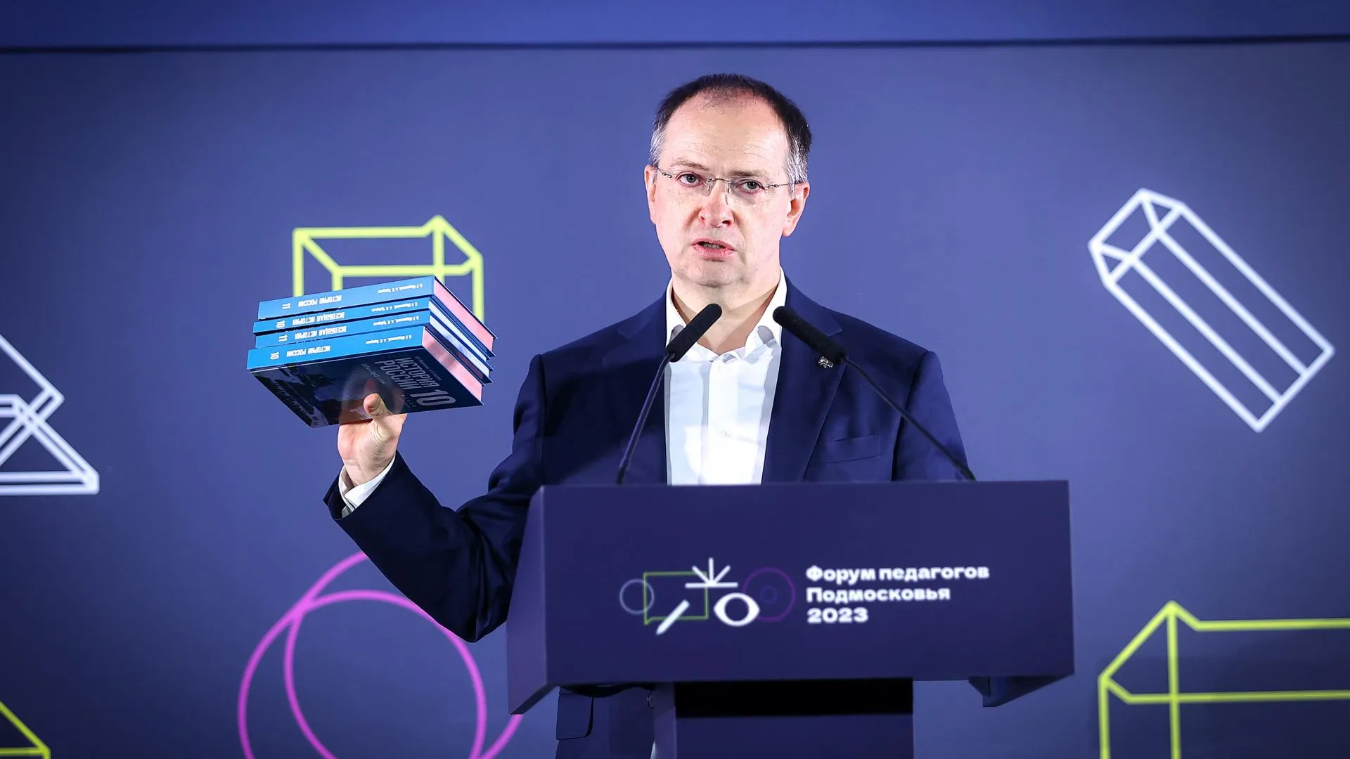 Мединский: в новом учебнике истории представлены только факты