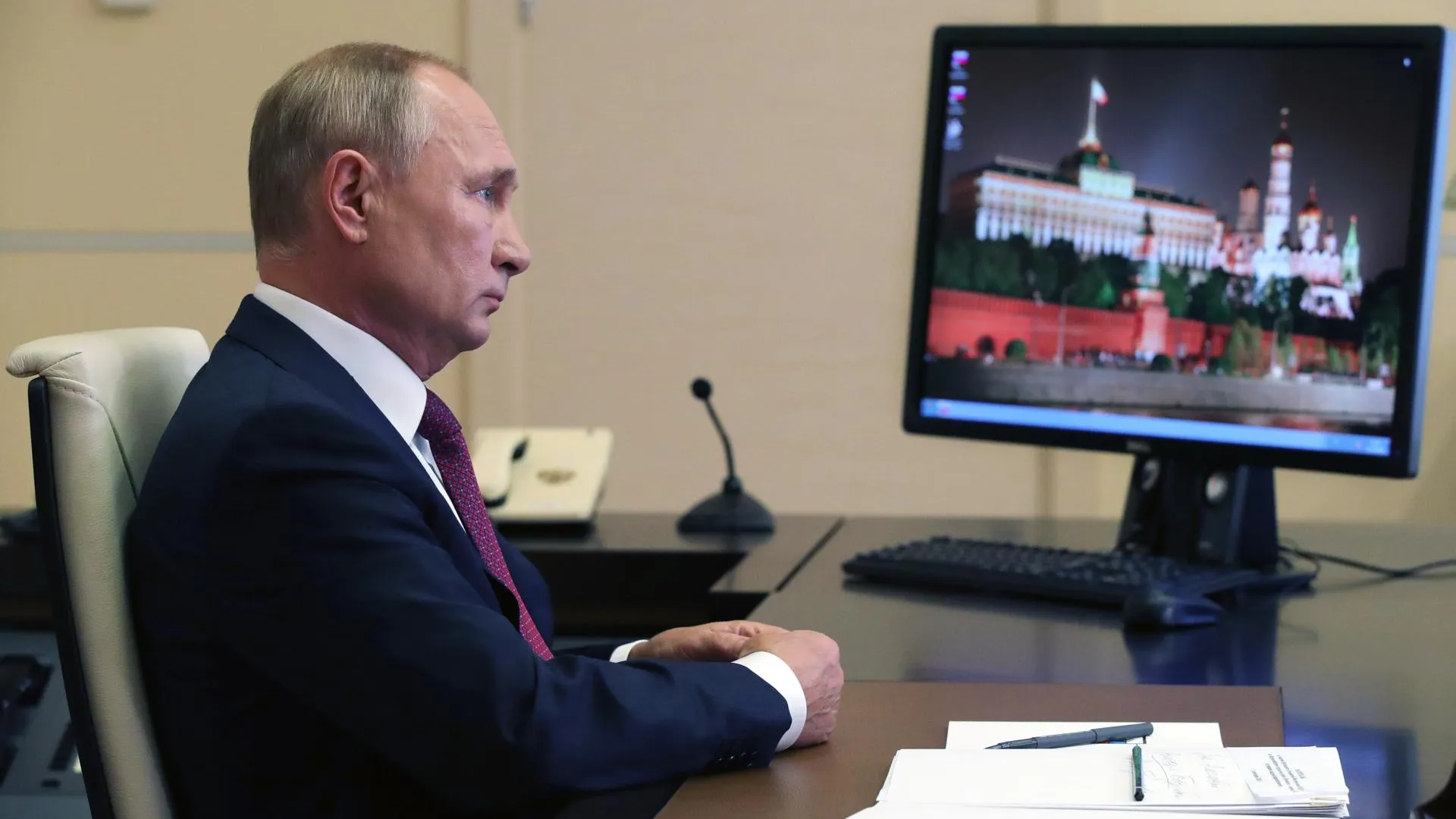 Песков прокомментировал отсутствие у Путина прививки от Covid‑19