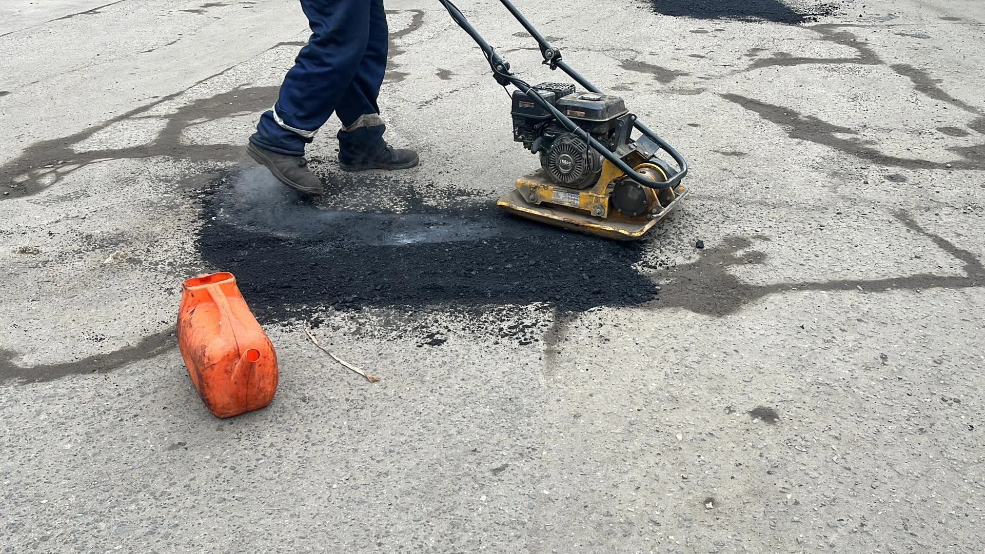 В Балашихе провели ямочный ремонт улицы Маяковского