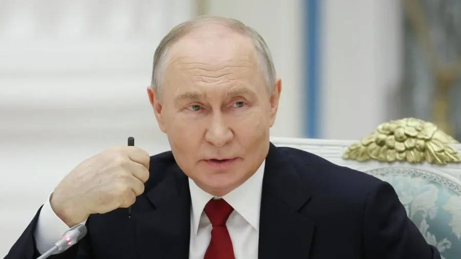 Путин заявил, что только россияне могут защитить Россию