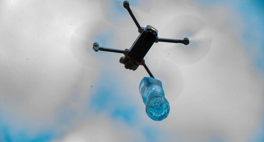 Злоумышленники скинули с БПЛА краску на торгпредство РФ в Швеции