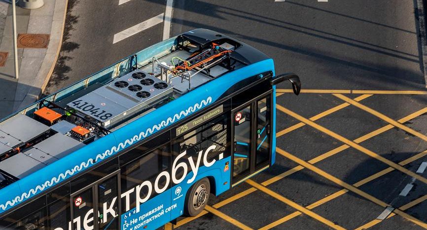 Электробус насмерть сбил перебегавшего дорогу пешехода в Москве