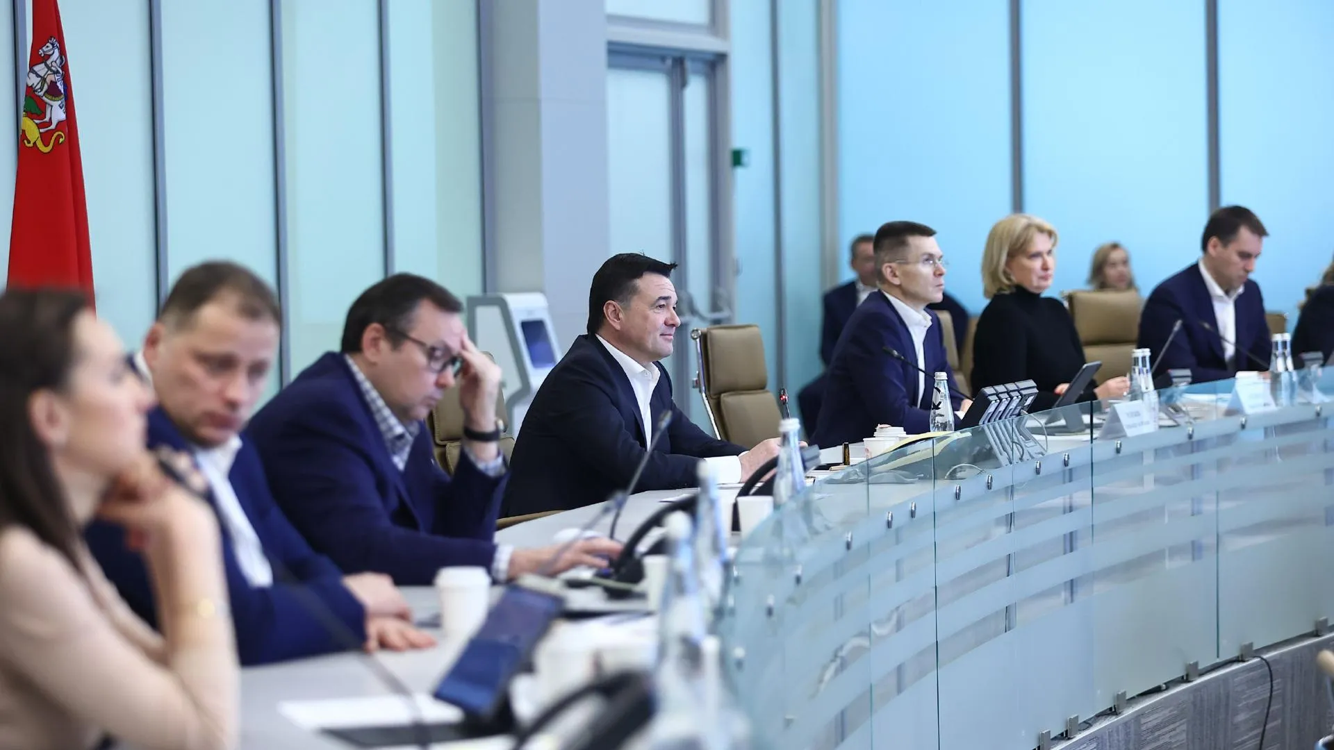 Андрей Воробьев поручил контролировать эффективную работу уборочной техники в округах