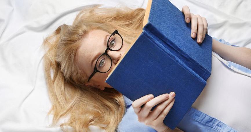Опрос KP.RU: 56% россиян предпочитают бумажные книги | РИАМО
