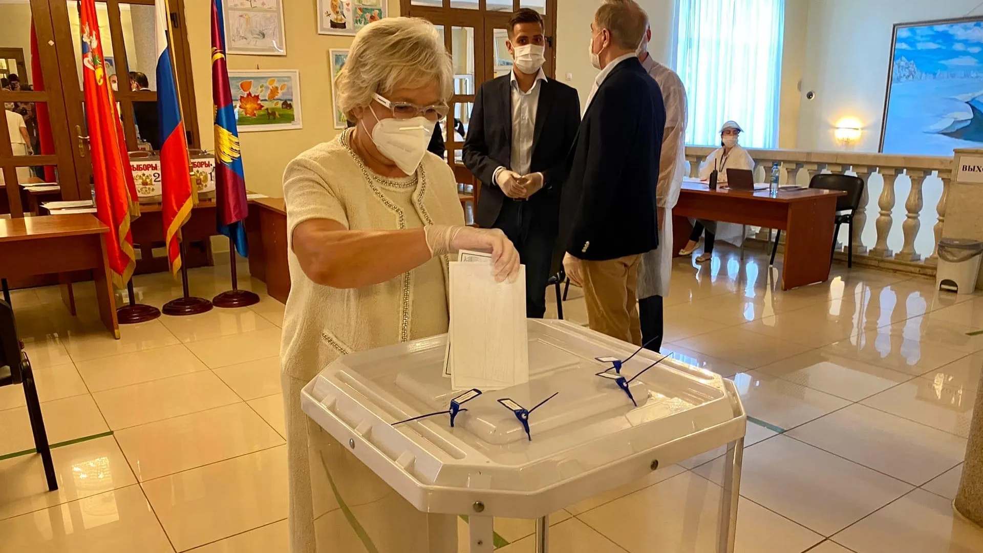 Депутат Госдумы Антонова проголосовала по поправкам к Конституции в Люберцах