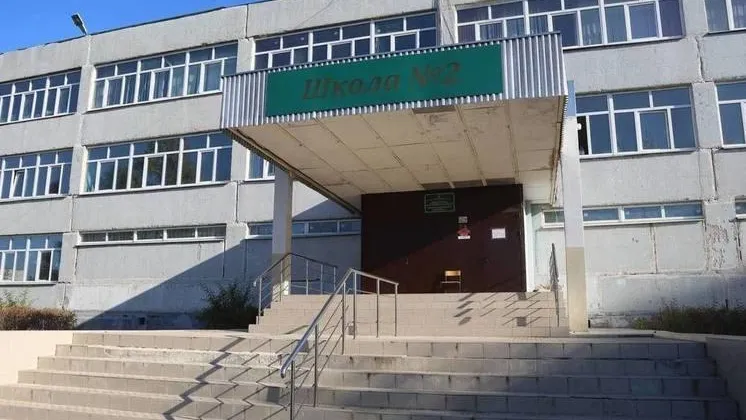 В школе № 2 Серпухова рабочие приступили к капремонту