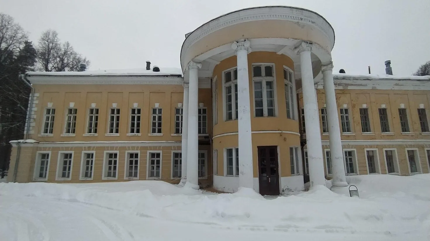 Суд обязал отреставрировать главный дом усадьбы Суханово в Подмосковье