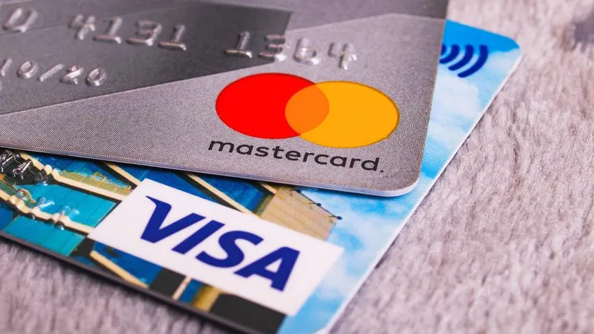 ЦБ намерен найти решение по вопросу работы карт Visa и Mastercard в России