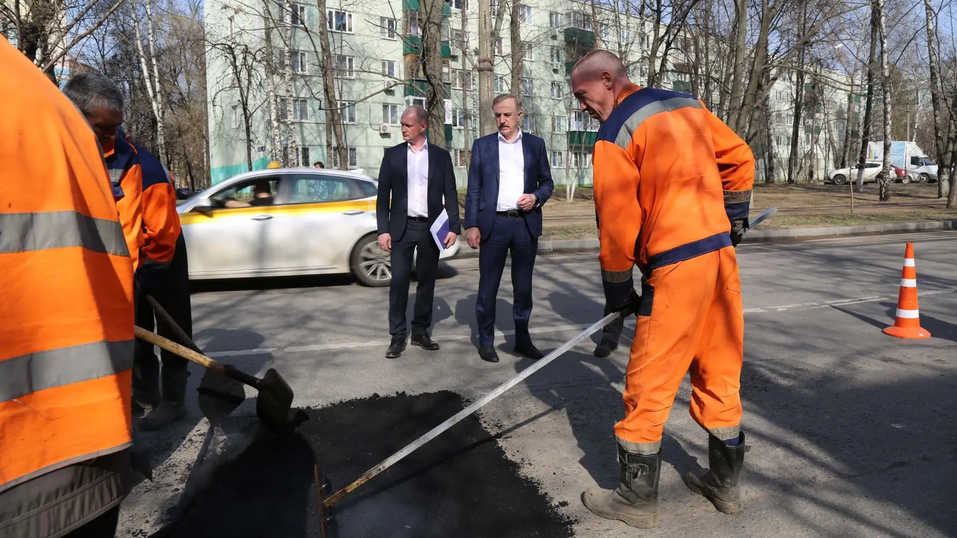 Глава Люберец проинспектировал проведение ямочного ремонта на дорогах