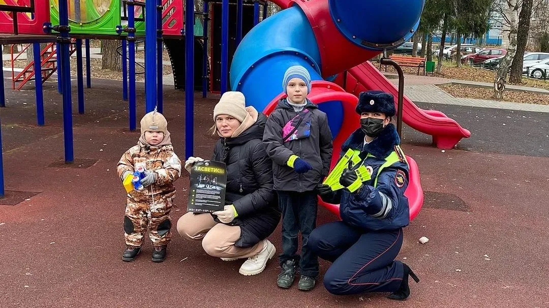 Жителям Красногорска напомнили об основах безопасности детей на дорогах