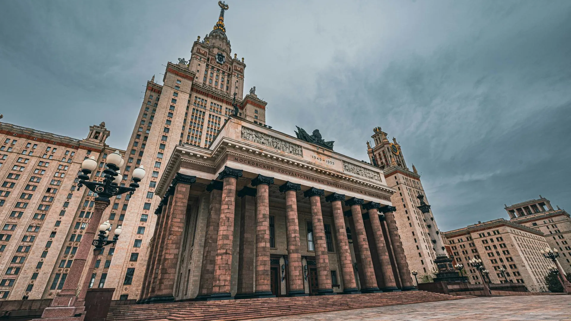Трупы и тайные подземелья: 9 жутких фактов об МГУ