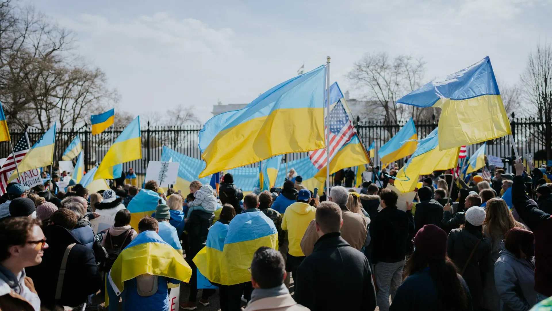 Сенатор назвал единственное, из-за чего Украине помогает Запад