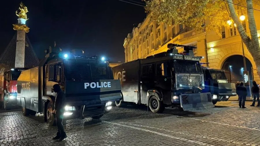 Полиция зачистила площадь перед парламентом Грузии от протестующих
