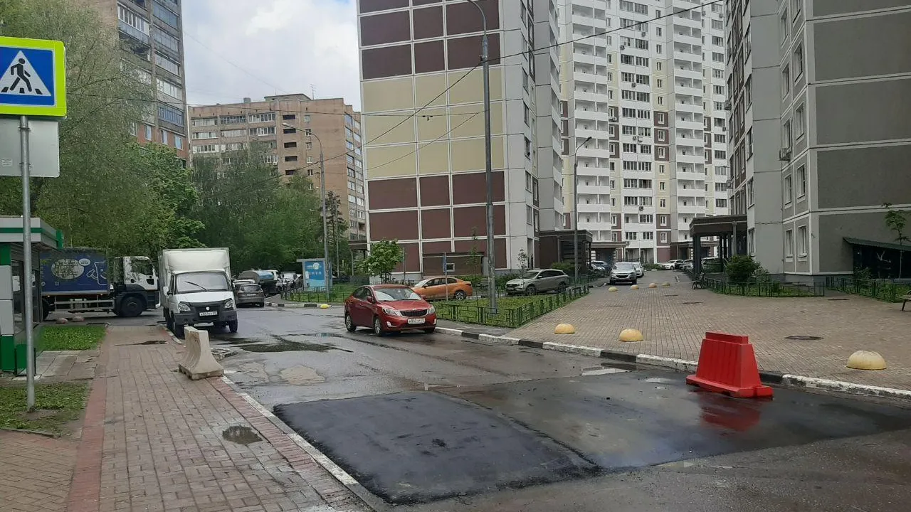 «Лежачий полицейский» установили на улице Смельчак в микрорайоне Кучино Балашихи