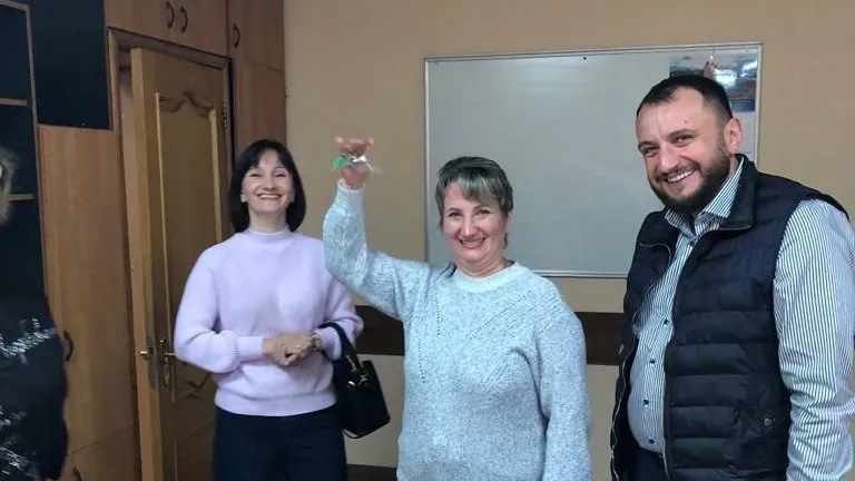 В Дзержинском ключи от новых квартир вручили 4 семьям из аварийных домов